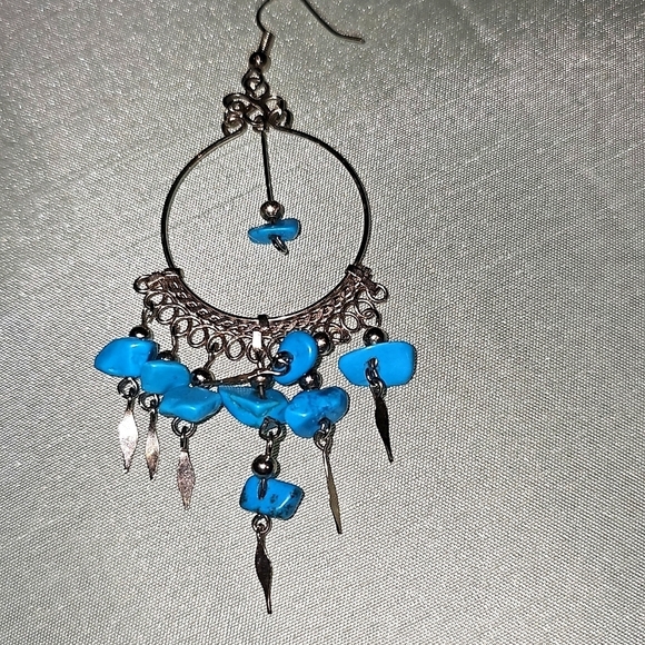 Turqoise and Silver Leaf Hoop Earrings. Excellent shape! - Picture 7 of 8